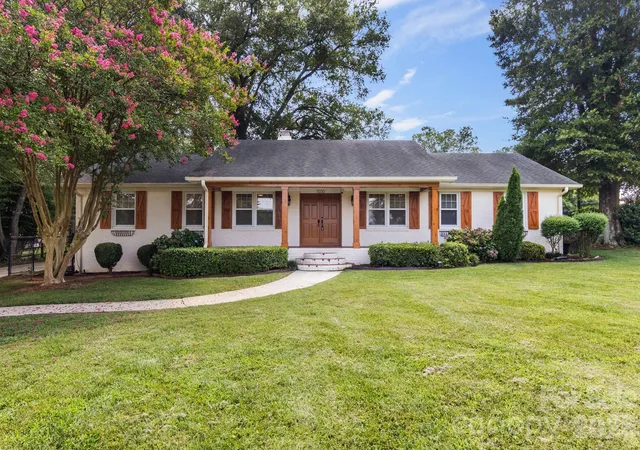 Photo 1 of Single family home for sale at 7030 Delta Lake Dr, Charlotte, NC 28215 | MLS# 4406791 | Listing updated on 2026-09-03