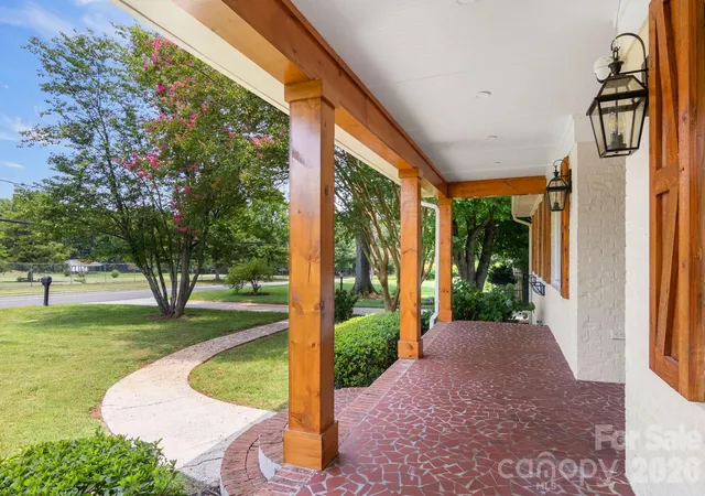 Photo 3 of Single family home for sale at 7030 Delta Lake Dr, Charlotte, NC 28215 | MLS# 4406791 | Listing updated on 2026-10-16