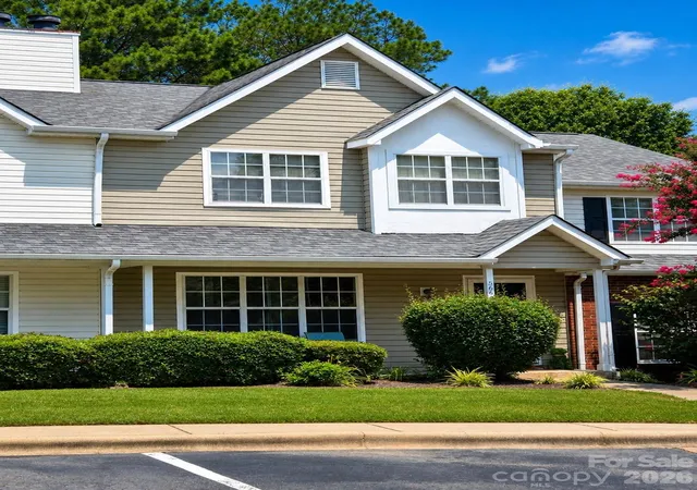 Photo 3 of Townhouse for sale at 5616 Prescott Ct, Charlotte, NC 28269 | MLS# 4406793 | Listing updated on 2026-10-03