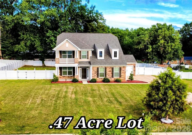 Photo 2 of Single family home for sale at 8207 Shady Pond Dr, Charlotte, NC 28227 | MLS# 4406795 | Listing updated on 2026-08-18