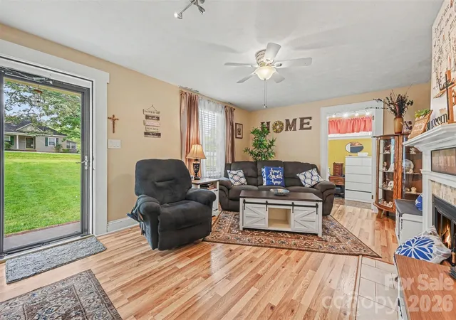 3rd image of 3748 Camp Stewart Rd, Charlotte, NC 28215 | MLS# 4406800