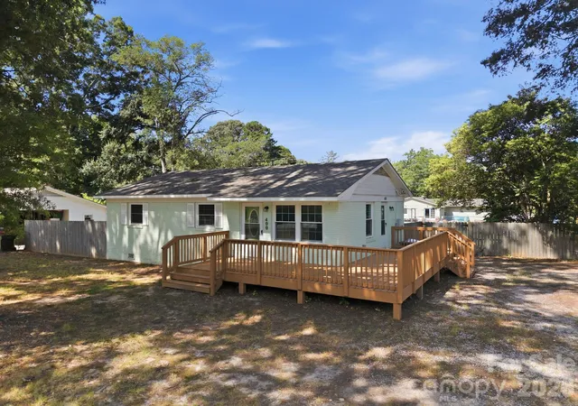 Photo 2 of Single family home for sale at 400 Olin Dr, Waxhaw, NC 28173 | MLS# 4406801 | Listing updated on 2026-07-25