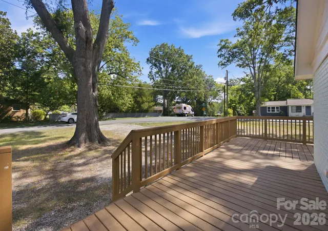 Photo 3 of Single family home for sale at 400 Olin Dr, Waxhaw, NC 28173 | MLS# 4406801 | Listing updated on 2026-07-25