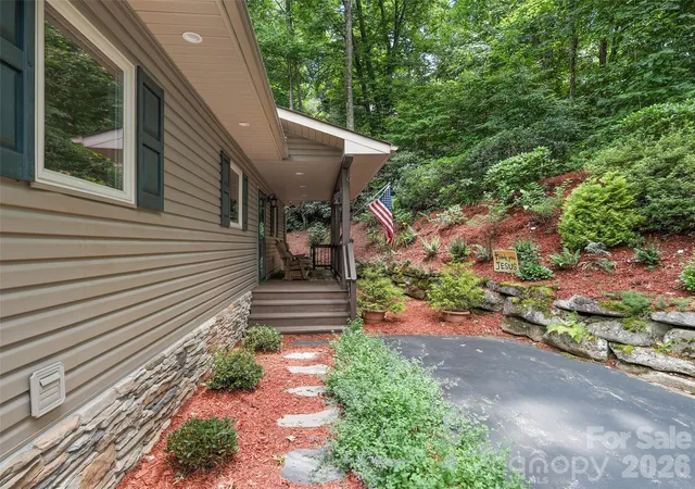 Photo 4 of Single family home for sale at 39 Maplewood Dr, Maggie Valley, NC 28751 | MLS# 4406805 | Listing updated on 2026-08-26
