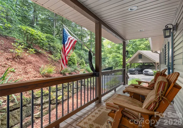 Photo 5 of Single family home for sale at 39 Maplewood Dr, Maggie Valley, NC 28751 | MLS# 4406805 | Listing updated on 2026-08-26
