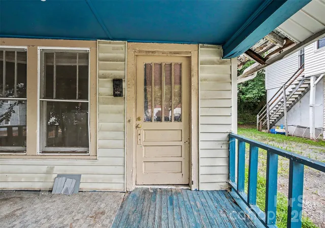 Photo 3 of Single family home for sale at 509 W 1st Street, Winston Salem, NC 27101 | MLS# 4406821 | Listing updated on 2026-08-19