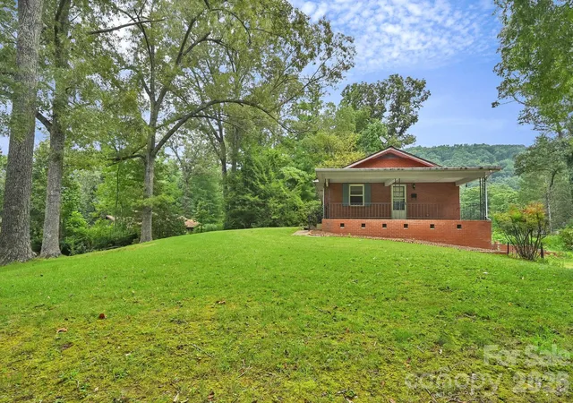 28th image of 720 Mergans Ln, Hendersonville, NC 28791 | MLS# 4406827