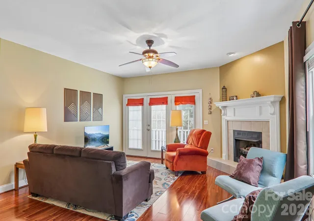 2nd image of 3311 Sandy Dr #1, Hendersonville, NC 28792 | MLS# 4406829