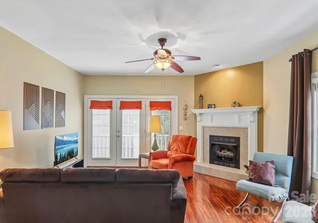 3rd image of 3311 Sandy Dr, Hendersonville, NC 28792