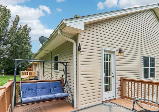 2nd image of 3311 Sandy Dr, Hendersonville, NC 28792