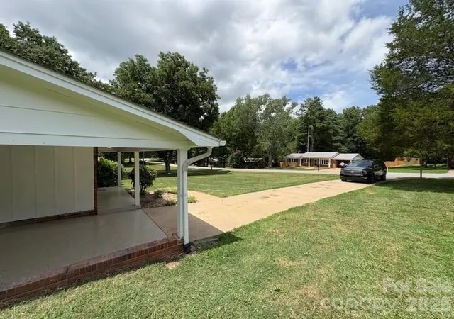 Photo 3 of Single family home for sale at 5406 Canterbury Rd, Shelby, NC 28152 | MLS# 4406831 | Listing updated on 2026-08-18