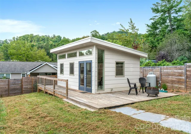 Photo 3 of Single family home for sale at 408 Old Haw Creek Rd, Asheville, NC 28805 | MLS# 4406838 | Listing updated on 2026-10-01