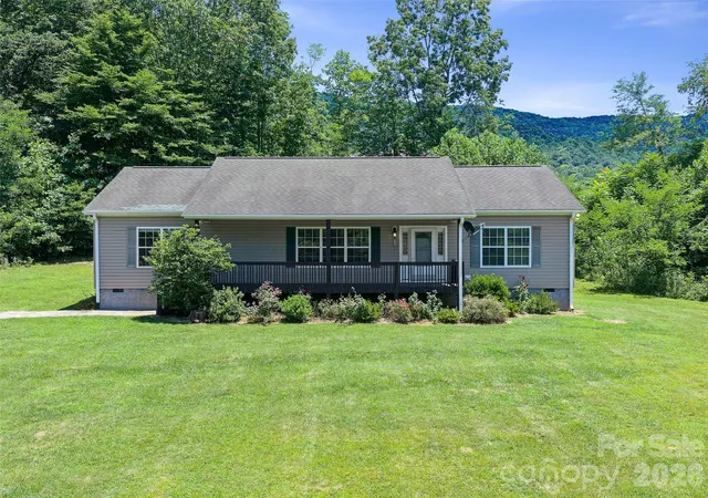 Photo 1 of Single family home for sale at 1470 Bear Crk Rd, Bakersville, NC 28705 | MLS# 4406839 | Listing updated on 2026-07-28