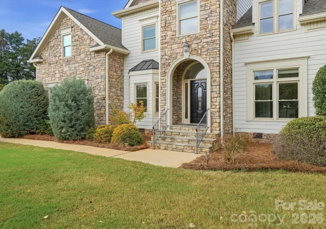 Photo 2 of Single family home for sale at 123 Topsail Pl, Mooresville, NC 28117 | MLS# 4406853 | Listing updated on 2026-09-25