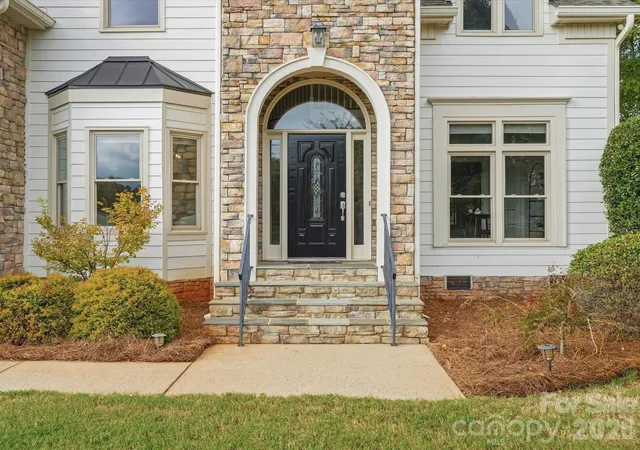 Photo 3 of Single family home for sale at 123 Topsail Pl, Mooresville, NC 28117 | MLS# 4406853 | Listing updated on 2026-09-25