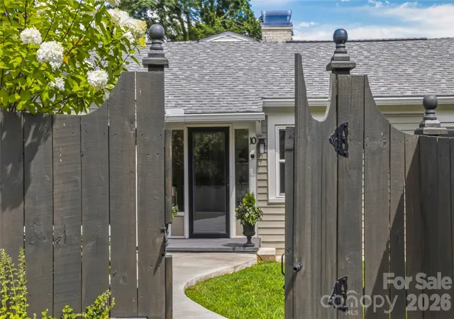 Photo 2 of Single family home for sale at 10 Springdale Rd, Asheville, NC 28805 | MLS# 4406855 | Listing updated on 2026-10-03