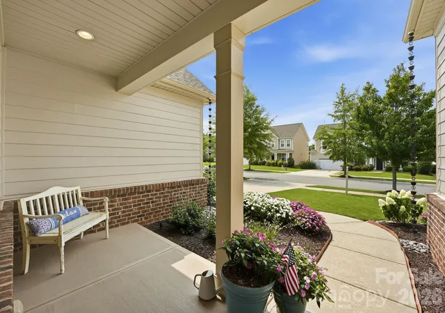 Photo 3 of Single family home for sale at 109 Heron Cvs Loop, Mooresville, NC 28117 | MLS# 4406863 | Listing updated on 2026-10-29