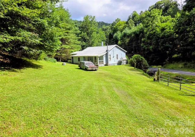 Photo 2 of Single family home for sale at 98 Will Wilson Rd, Burnsville, NC 28714 | MLS# 4406870 | Listing updated on 2026-08-03