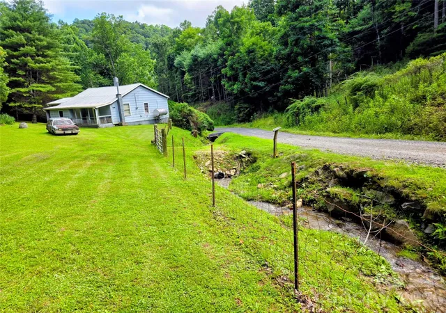 Photo 3 of Single family home for sale at 98 Will Wilson Rd, Burnsville, NC 28714 | MLS# 4406870 | Listing updated on 2026-08-03