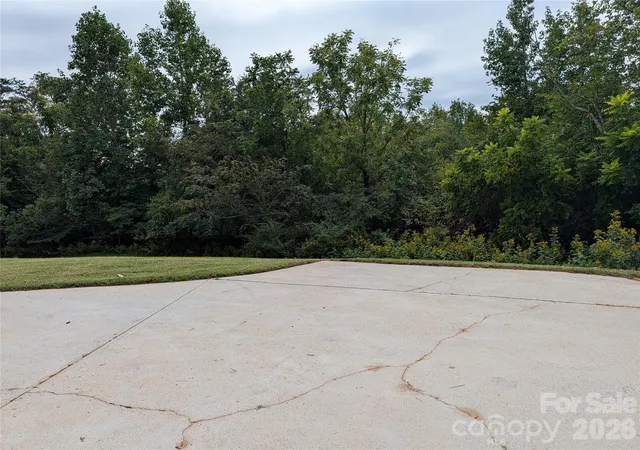 Photo 3 of Single family home for sale at 5519 Winding Oak Dr, Hickory, NC 28602 | MLS# 4406874 | Listing updated on 2026-10-07