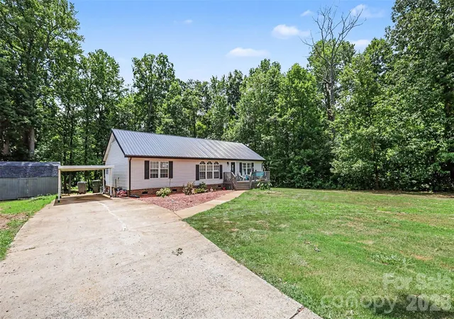 3rd image of 1756 Martin Rd, Kings Mountain, NC 28086 | MLS# 4406876