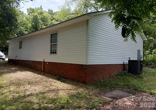 Photo 2 of Single family home for sale at 105 Virginia St, Rock Hill, SC 29730 | MLS# 4406910 | Listing updated on 2026-07-26