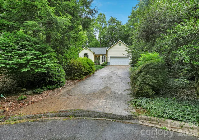 Photo 5 of Single family home for sale at 67 Autumn Glen Ct, Brevard, NC 28712 | MLS# 4406977 | Listing updated on 2026-08-19