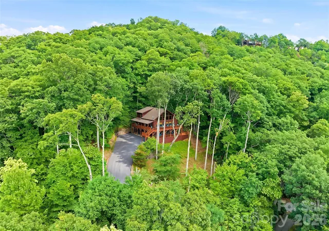 Photo 2 of Single family home for sale at 582 Tsalagi Trl, Maggie Valley, NC 28751 | MLS# 4406984 | Listing updated on 2026-08-25
