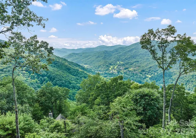 Photo 3 of Single family home for sale at 582 Tsalagi Trl, Maggie Valley, NC 28751 | MLS# 4406984 | Listing updated on 2026-08-25
