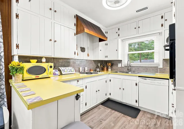 Photo 4 of Single family home for sale at 138 Circle Dr, Thomasville, NC 27360 | MLS# 4406992 | Listing updated on 2026-09-07