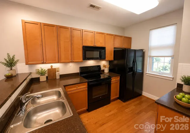 Listing Photo 2 - Condo for sale in building located at 1101 W 1St St, Charlotte, NC 28202 - Unit #409