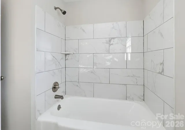 Photo 4 of Single family home for sale at 1420 Rollingwood Dr, Charlotte, NC 28217 | MLS# 4407002 | Listing updated on 2026-08-28