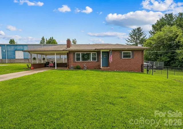 Photo 1 of Single family home for sale at 691 Central St, Hudson, NC 28638 | MLS# 4407003 | Listing updated on 2026-09-13