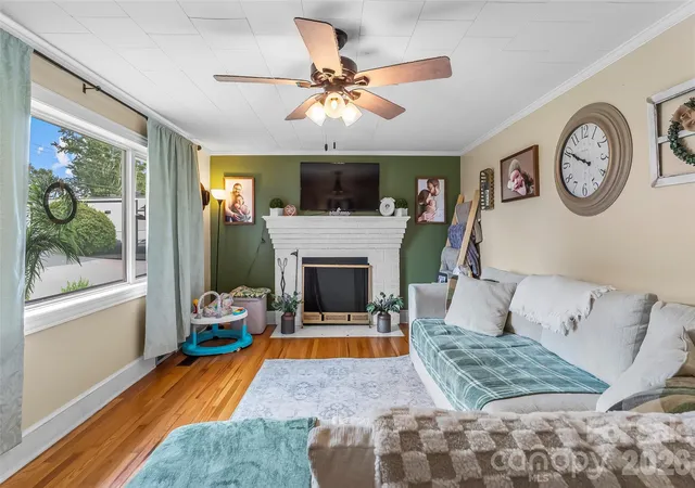 Photo 3 of Single family home for sale at 691 Central St, Hudson, NC 28638 | MLS# 4407003 | Listing updated on 2026-10-08