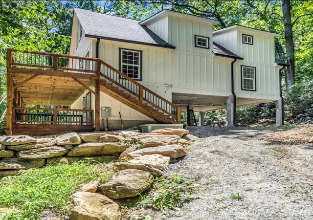 Photo 2 of Single family home for sale at 168 Fall Crk Dr, Chimney Rock, NC 28720 | MLS# 4407017 | Listing updated on 2026-09-02