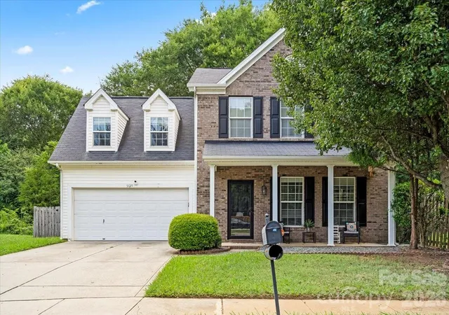 Photo 1 of Single family home for sale at 9025 Davis Xing Ct, Charlotte, NC 28269 | MLS# 4407034 | Listing updated on 2026-09-17