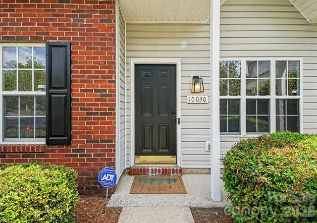 Photo 2 of Townhouse for sale at 10030 Pergola View Ct, Charlotte, NC 28213 | MLS# 4407038 | Listing updated on 2026-09-21