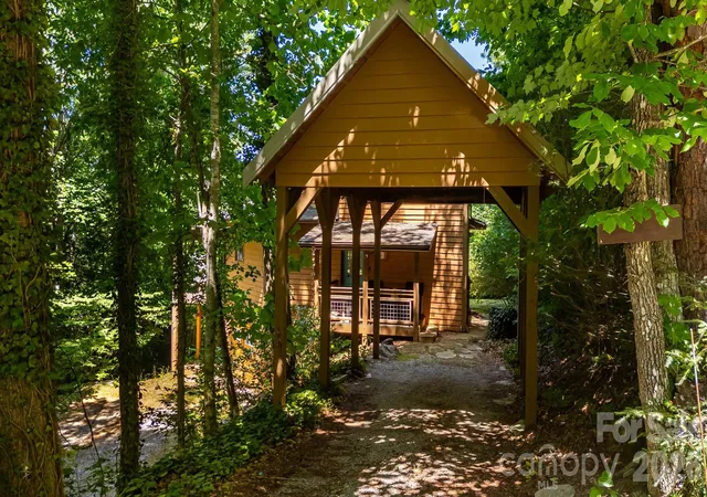 Photo 3 of Single family home for sale at 169 Viking Trl, Hendersonville, NC 28739 | MLS# 4407046 | Listing updated on 2026-08-21