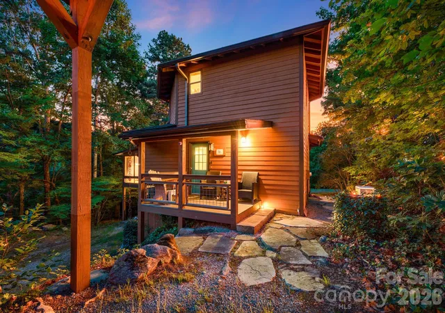 Photo 3 of Single family home for sale at 169 Viking Trl, Hendersonville, NC 28739 | MLS# 4407046 | Listing updated on 2026-08-21