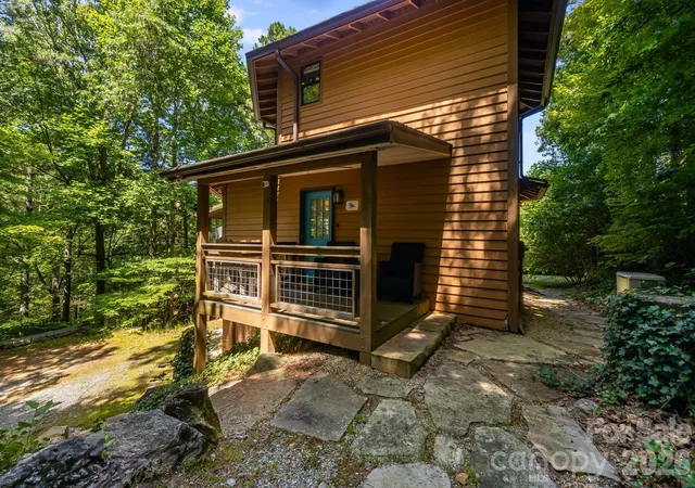 Photo 4 of Single family home for sale at 169 Viking Trl, Hendersonville, NC 28739 | MLS# 4407046 | Listing updated on 2026-08-21
