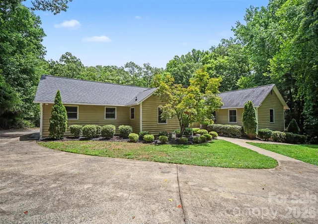 Photo 2 of Single family home for sale at 519 Raintree Dr, Matthews, NC 28104 | MLS# 4407047 | Listing updated on 2026-09-07