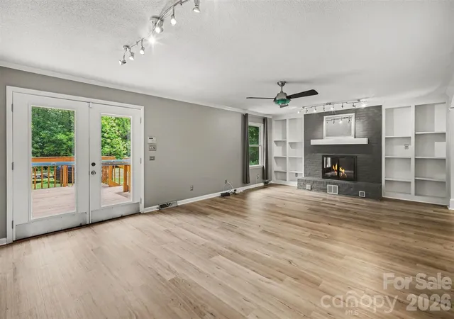Photo 3 of Single family home for sale at 519 Raintree Dr, Matthews, NC 28104 | MLS# 4407047 | Listing updated on 2026-09-07