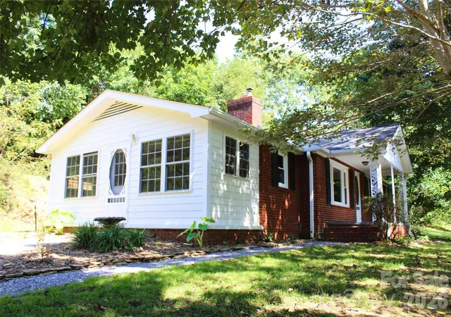 Photo 1 of Single family home for sale at 2838 Seven Mile Ridge Rd, Burnsville, NC 28714 | MLS# 4407049 | Listing updated on 2026-08-28