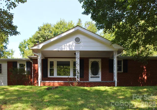 Photo 3 of Single family home for sale at 2838 Seven Mile Ridge Rd, Burnsville, NC 28714 | MLS# 4407049 | Listing updated on 2026-08-28