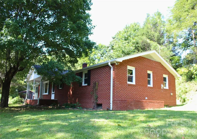 Photo 4 of Single family home for sale at 2838 Seven Mile Ridge Rd, Burnsville, NC 28714 | MLS# 4407049 | Listing updated on 2026-08-28