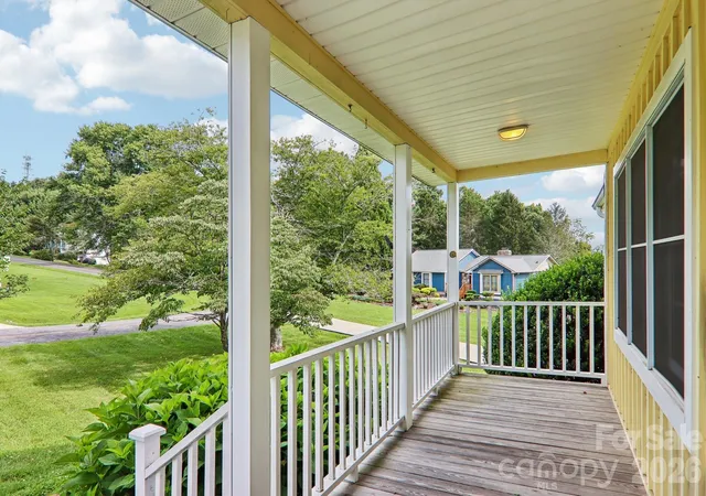 Photo 3 of Single family home for sale at 20 Amber Dr, Horse Shoe, NC 28742 | MLS# 4407069 | Listing updated on 2026-08-23