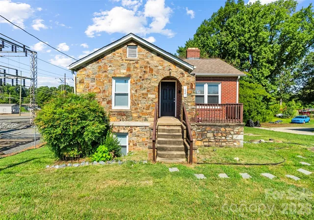 Photo 1 of Land for sale at 1821 Remount Rd, Charlotte, NC 28208 | MLS# 4407073 | Listing updated on 2026-08-18