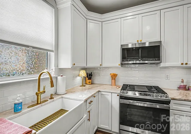 Photo 4 of Single family home for sale at 15424 Hugh Torance Pkwy, Huntersville, NC 28078 | MLS# 4407079 | Listing updated on 2026-08-19