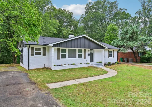 Photo 2 of Single family home for sale at 4022 Southgate Dr, Charlotte, NC 28205 | MLS# 4407108 | Listing updated on 2026-08-23