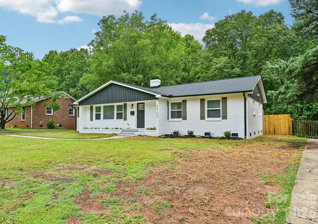 Photo 2 of Single family home for sale at 4022 Southgate Dr, Charlotte, NC 28205 | MLS# 4407108 | Listing updated on 2026-08-23